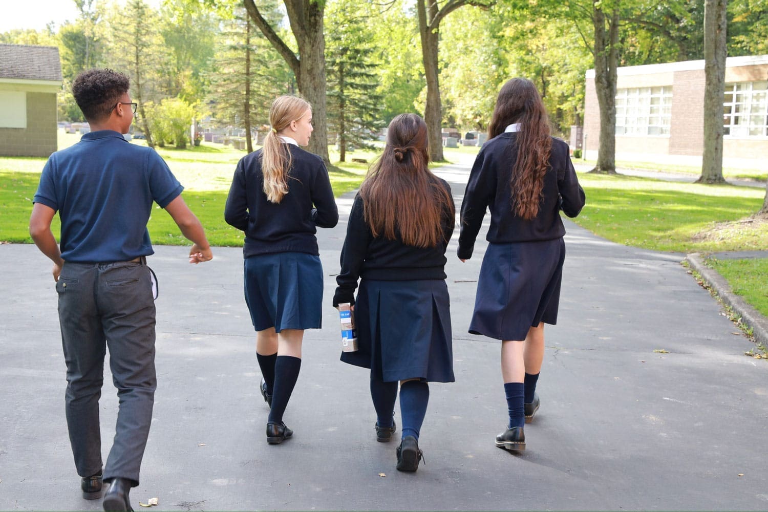 chesterton-academy-buffalo-students-walking-on-campus